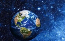 地球转动为啥房子不倒?引力将房子束缚在地面上