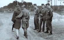 不要再被电视电影忽悠了，这才是80年前真实的苏德战争，希特勒验收1488吨的巨炮