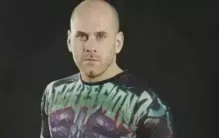 成都教练10年交往1242女人，视频火到国外，网友：他不用出彩礼？