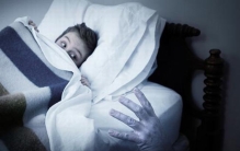 梦魇是什么意思?鬼压床的科学说法(肌肉神经未完全醒)