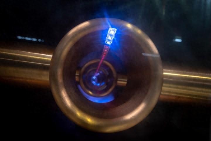 世界最小粒子加速器启动 