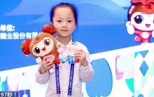 厉害了！全球最会玩魔术方块的6岁小女孩，5.97秒破女子世界纪录