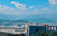 三峡大坝每年盈利,三峡大坝每年带动经济效益是多少