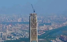 596.5米高摩天大楼是世界最高烂尾楼，总造价逾750亿元