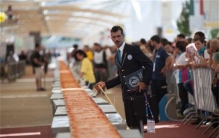 世界上最长的披萨：长度达1600多米，宽达50厘米