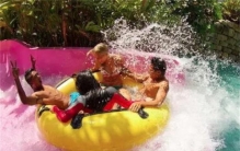 打破纪录！世界上最长的滑水道开幕，从山顶滑到山下，全长1140米