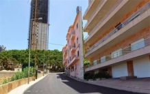 世界上最薄的房子，最薄处只有0.6米，弟弟建来阻止哥哥看海