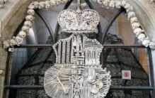 捷克“万骨窟”发布拍照禁令  禁止游客“恶搞”骷髅