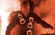 现实版终结者  机器人液化后逃脱铁笼  专家：请准备好液氮和钢水