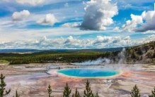 世界上建成最早的国家公园，黄石国家公园始建于1872年