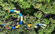 世界上最长的滑水梯：4分钟带你穿越丛林，想玩先签生死状
