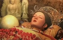 历史悄然现世  女性穿龙袍下葬至今240年不腐  陵寝堪比尊贵皇帝