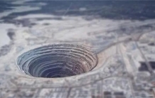 好奇的试验：美国偷偷在海底钻了50年，窥见了地球深处的奥秘