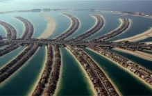 曾经破败的采矿点，经过人工改造后，现成为了著名的旅游景点