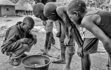 年收入过亿的罪恶之村：所有人梦想一夜暴富 但现实太残酷