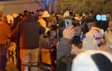 “鹅腿阿姨”回应走红：不想当网红 只想平平淡淡的生活