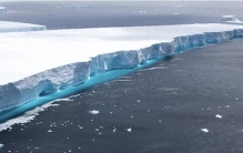 世界最大冰山突然加速移动！面积是纽约的3倍，或漂向百万企鹅海豹居住岛屿