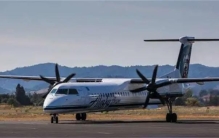 奇葩  美国西雅图机场一位地勤偷走飞机  在空中表演特技后坠毁