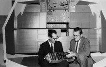 美国当年有多夸张  靠4KB内存的计算机  就实现登月奇迹