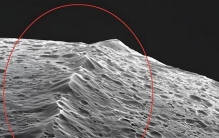 13亿千米外  表面“焊缝”长达1300公里  难道这是被废弃的飞船