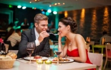 情人节最浪漫的十大礼物：浪漫的晚餐居首，巧克力排第二名