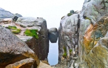 世界上“神奇”的三块石头，一块屹立在中国，许多游客慕名而来！