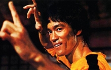 世界上最出名的武打明星 闻名于世界（李小龙）