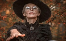 70多岁风流老太 和200多位小伙约会（风流老人）