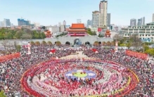 各地多彩民俗庆新年