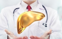 熬夜要吃护肝片“护肝” 盲目服用会加重肝脏负担