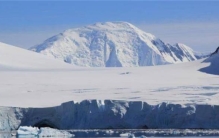 南极和北极的冰川分布差异有哪些（地理位置）