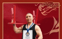 36根板凳“顶出”世界纪录 自贡杂技演员罗海斌获吉尼斯认证