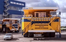 世界上最大的车子是什么车？别拉斯75710极限载重量可达500吨