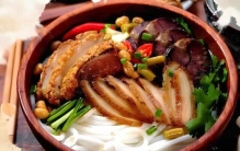 桂林著名的十大美食：灵川狗肉上榜，桂林米粉夺冠