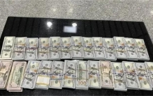 女子手提袋装25万美元出境被查 携带多少货币现钞需申报