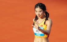 【震撼！】吴艳妮8秒11再次刷新世界纪录，成为女子短跑新宠！