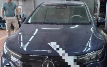 男子47万买奔驰新能源自燃