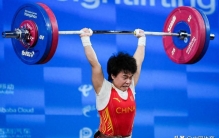 朝鲜名将获得女子49公斤级总成绩冠军并打破世界纪录 侯志慧、蒋惠花分获总成绩银牌和铜牌
