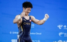 李发彬夺得男子61公斤级抓举和总成绩两枚金牌并打破抓举世界纪录 谌利军无缘领奖台