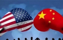 针对中国的是美国，英国学者说出原因。 中美关系是当今世界最重