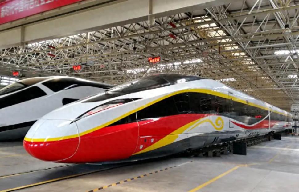 时速400公里，世界最快高铁要来了！可为何连京沪铁路都跑不了？