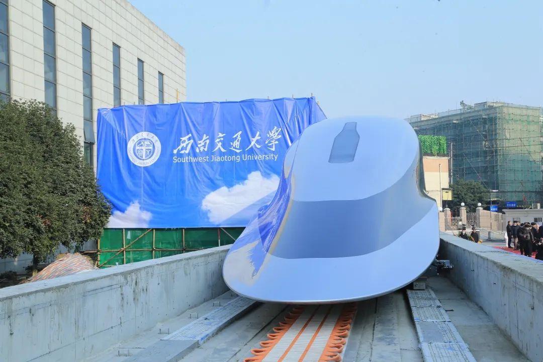 中国制造全球最快列车，时速620公里如同飞行，美国网友酸了
