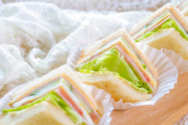 野餐必备的十种食物：甜品上榜，三明治排首位