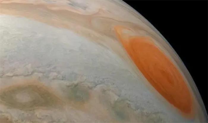 木星之眼大红斑正在发生什么奇特变化（颜色，大小和方向）