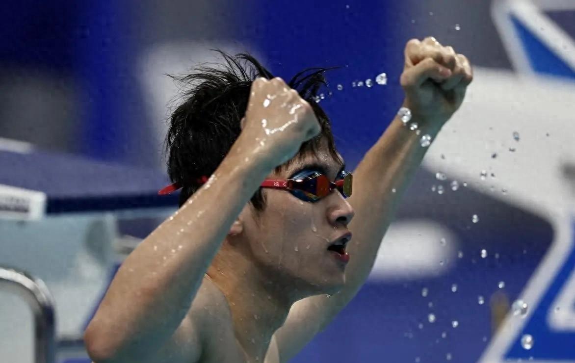 46秒8！中国天才打破100米自泳世界纪录，震惊世界泳坛，年仅19岁