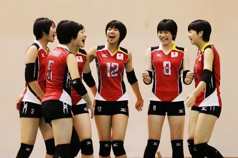 最新世界排名：日本队连胜缩小积分差距，中国女排跌第7，更不利