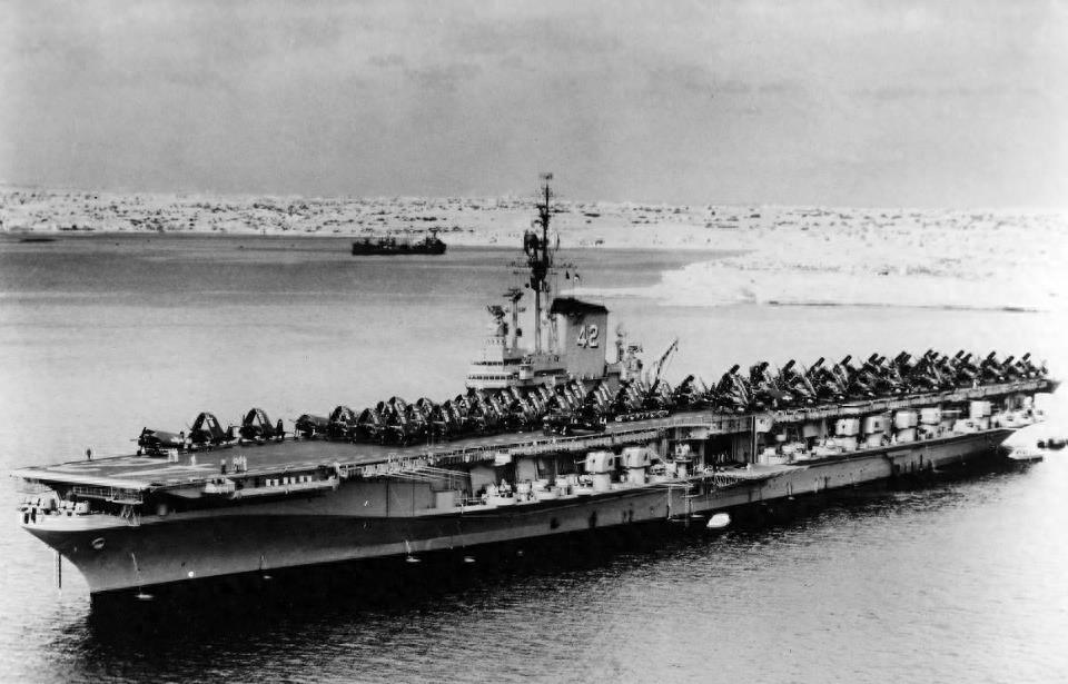 美军最“命大”航母！成功躲过多次关键战役，却创下多个世界纪录