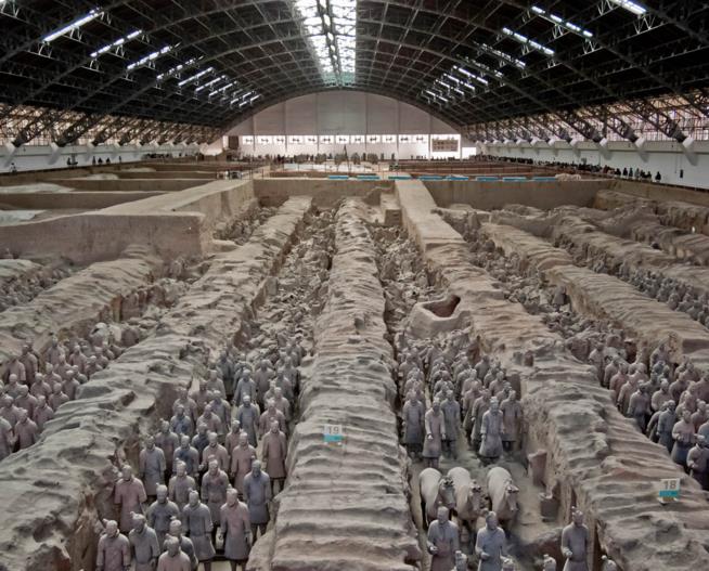 世界十大奇迹：中国的秦始皇兵马俑与万里长城皆上榜