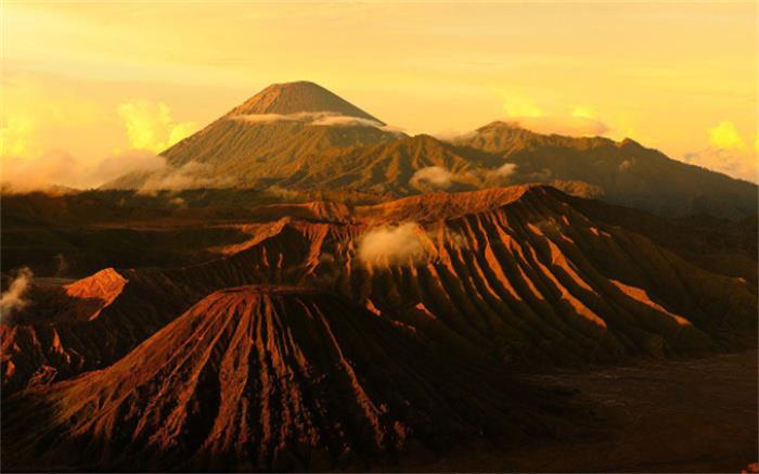 世界上火山最多的国家在哪（印度尼西亚）