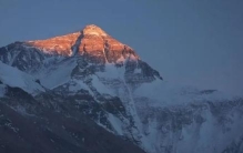 世界最高峰是什么峰 珠穆朗玛峰属于哪个国家